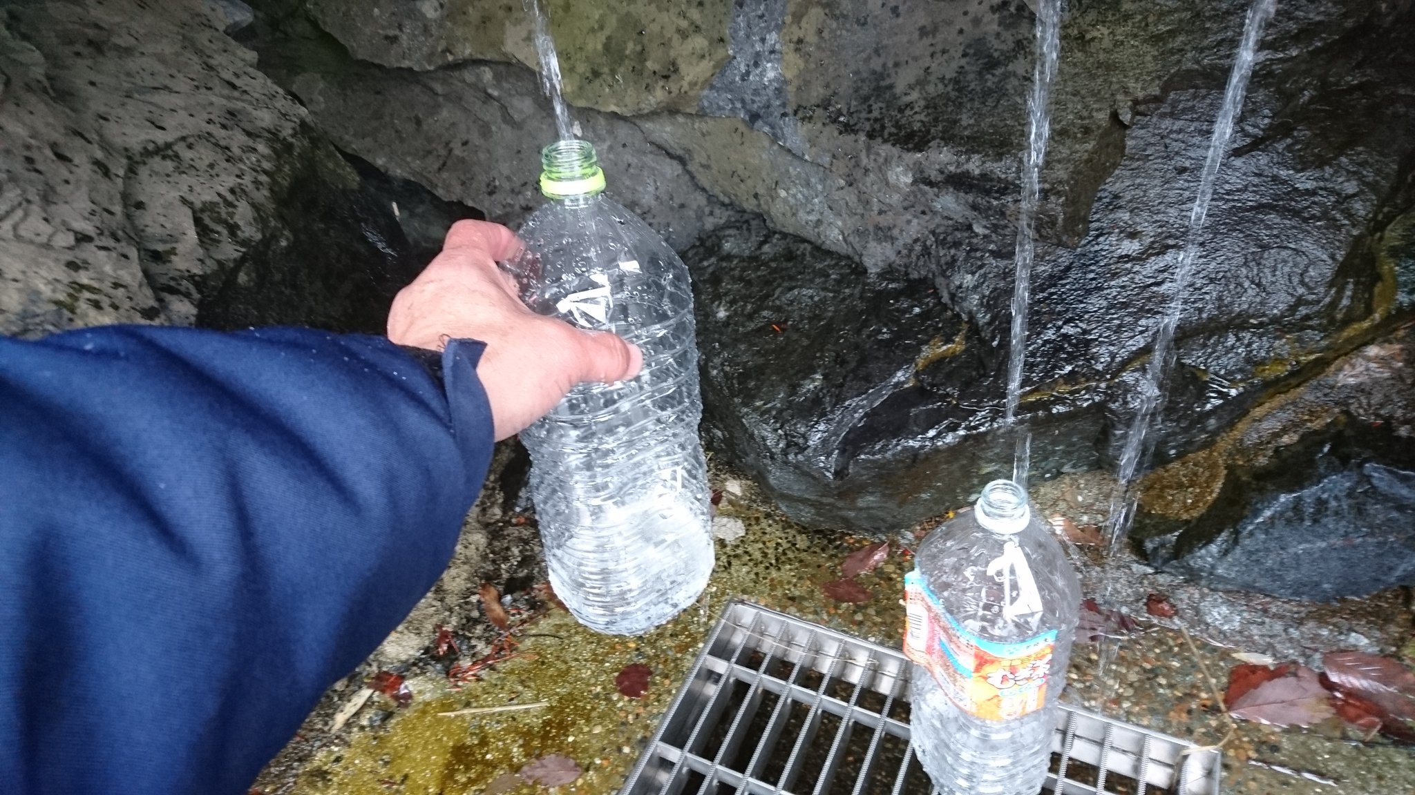 スーパーカブ主 on Twitter "谷川岳の名水を汲みました