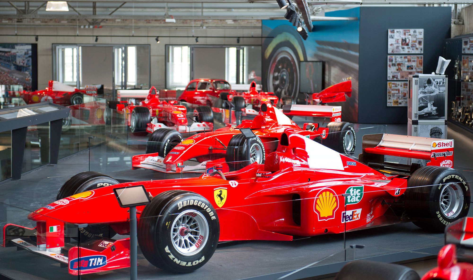 تويتر \ Rtl Gp على تويتر: "Foto's | Familie Michael Schumacher Opent Unieke Tentoonstelling In Keulen Https://T.co/Vtgzxpxttz #Rtlgp #F1 #Keepfightingmichael Https://T.co/F6Vjyyrybc"