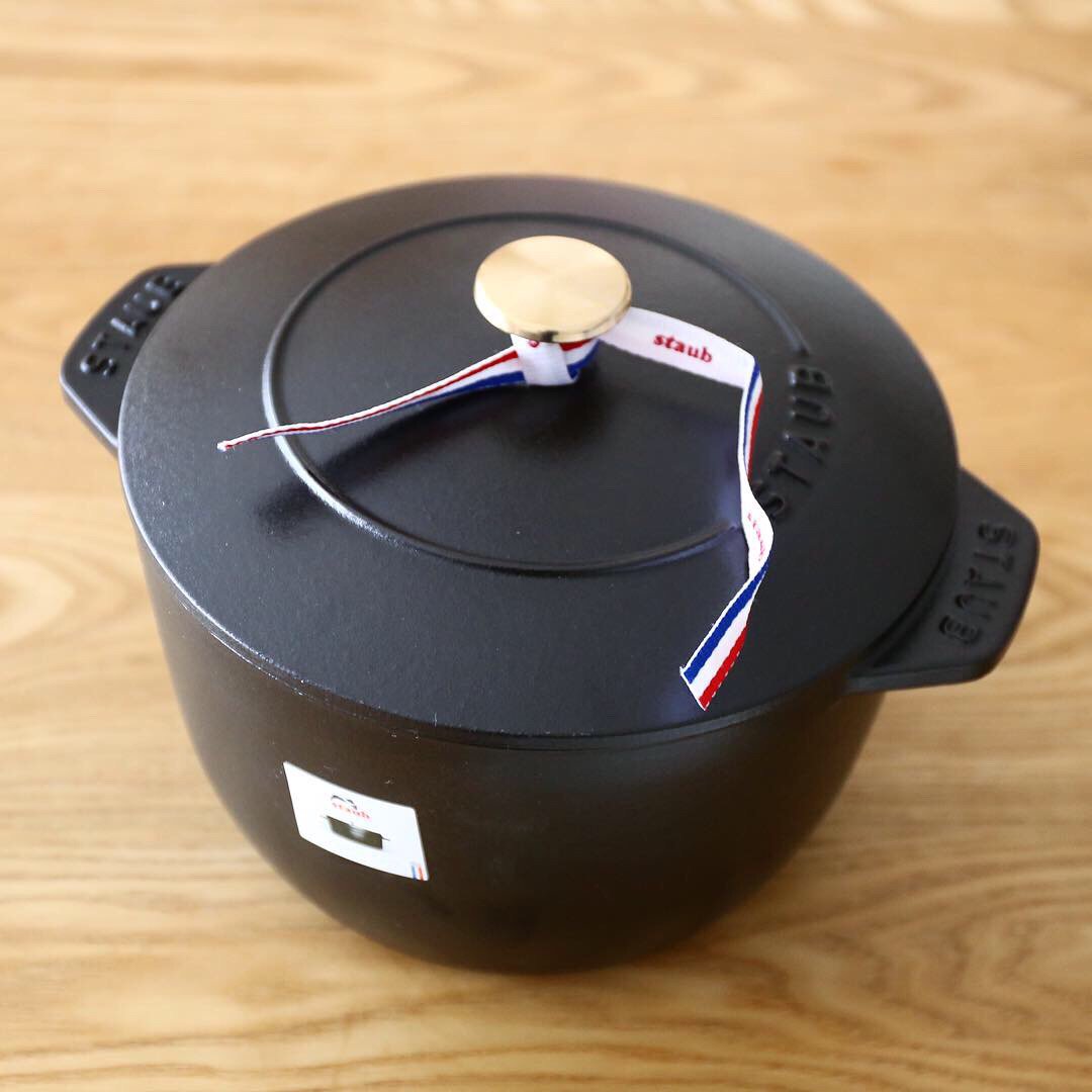 コス子 on Twitter "コストコで購入したストウブのココハンLサイズです。ちょうど炊飯器のお釜くらいのサイズ感で一度に3〜4合のご飯