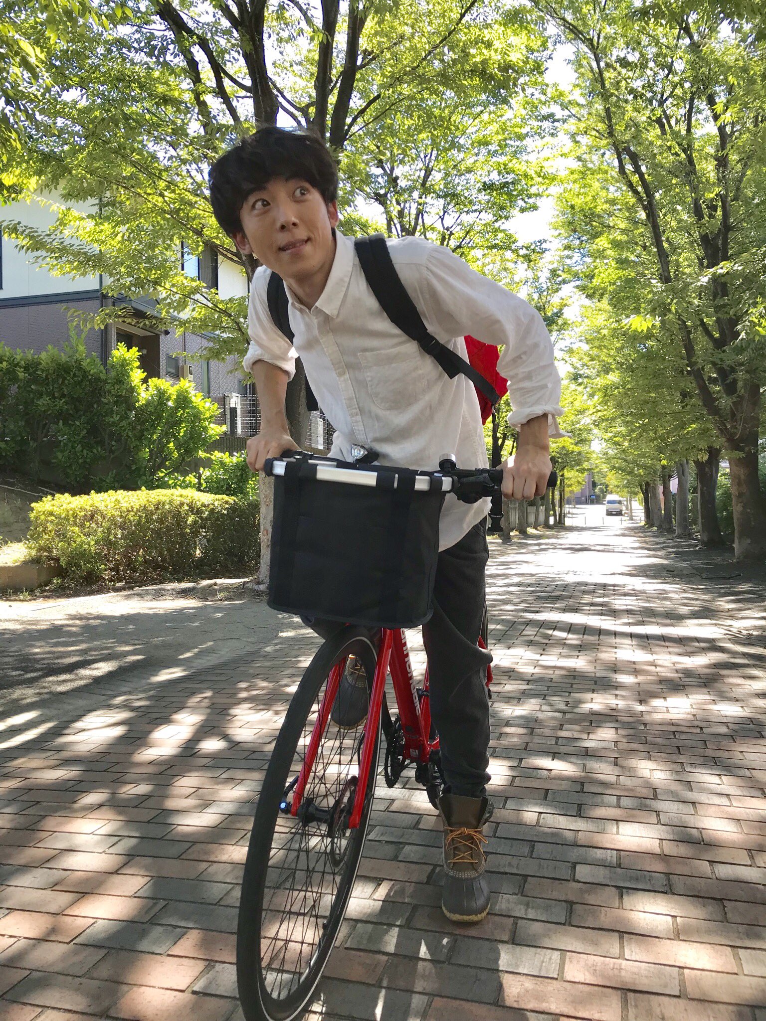 13日夜9時🐢僕らは奇跡でできている on Twitter "自転車で走っている一生さんがうまく撮れなかったので、”乗っている風”で写真をお