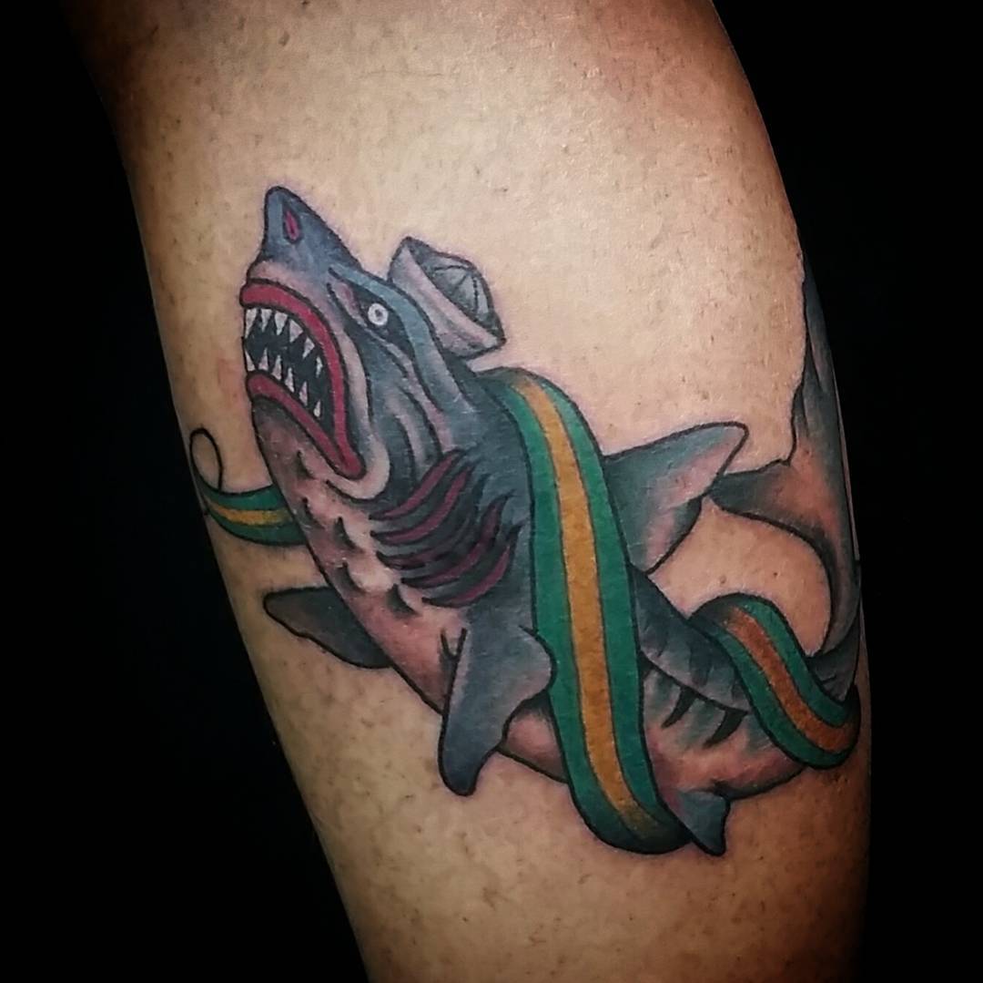 Painfulpleasures On Twitter: "A Traditional-Style Shark By @Onitattoostudio. #Painfulpleasures #Tattoos #Tattooedlife #Inked #Inkedlife #Americantraditionaltattoos #Americantraditional #Traditionaltigertattoo Https://T.co/Tehov7Lfc7" / Twitter 1079_x_1080_jpg