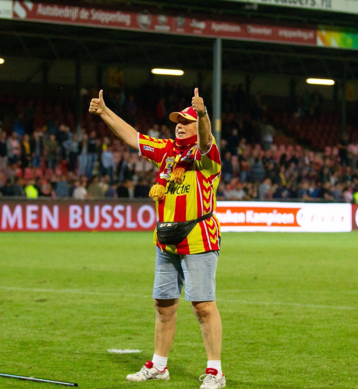 Twitter 上的 Go Ahead Eagles 🦅："🎇 | Opdat 2019 Voor Iedereen Zo Gelukkig Mag Worden Als Jannie In De Adelaarshorst! 👌🏻 Happy New Year! 🎉 Https://T.co/Ika782Yl0L" / Twitter