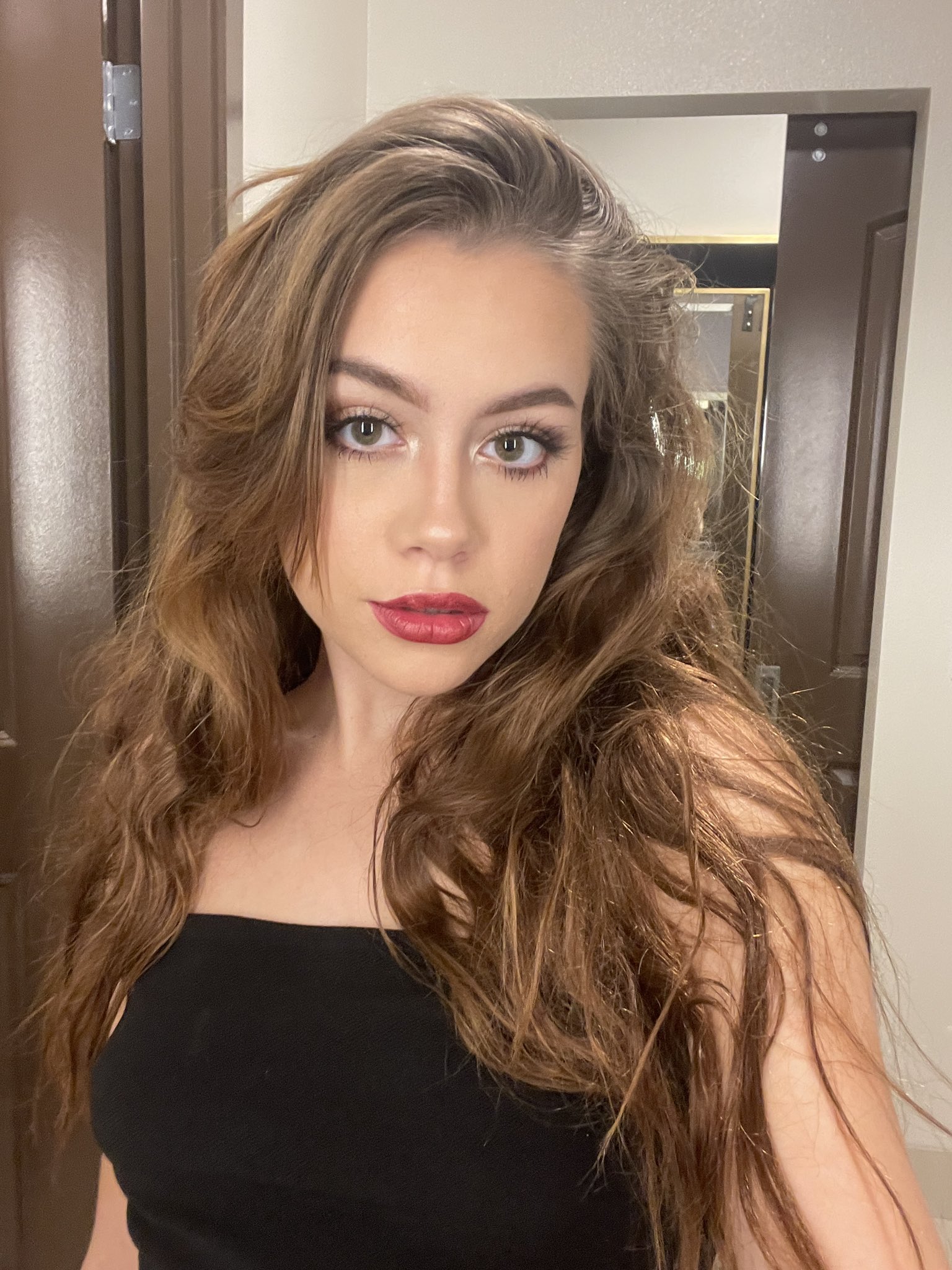 TW Pornstars - 2 pic. Selena Love. Twitter. If you saw me out, what would you say to me ? 😉☀️. 7