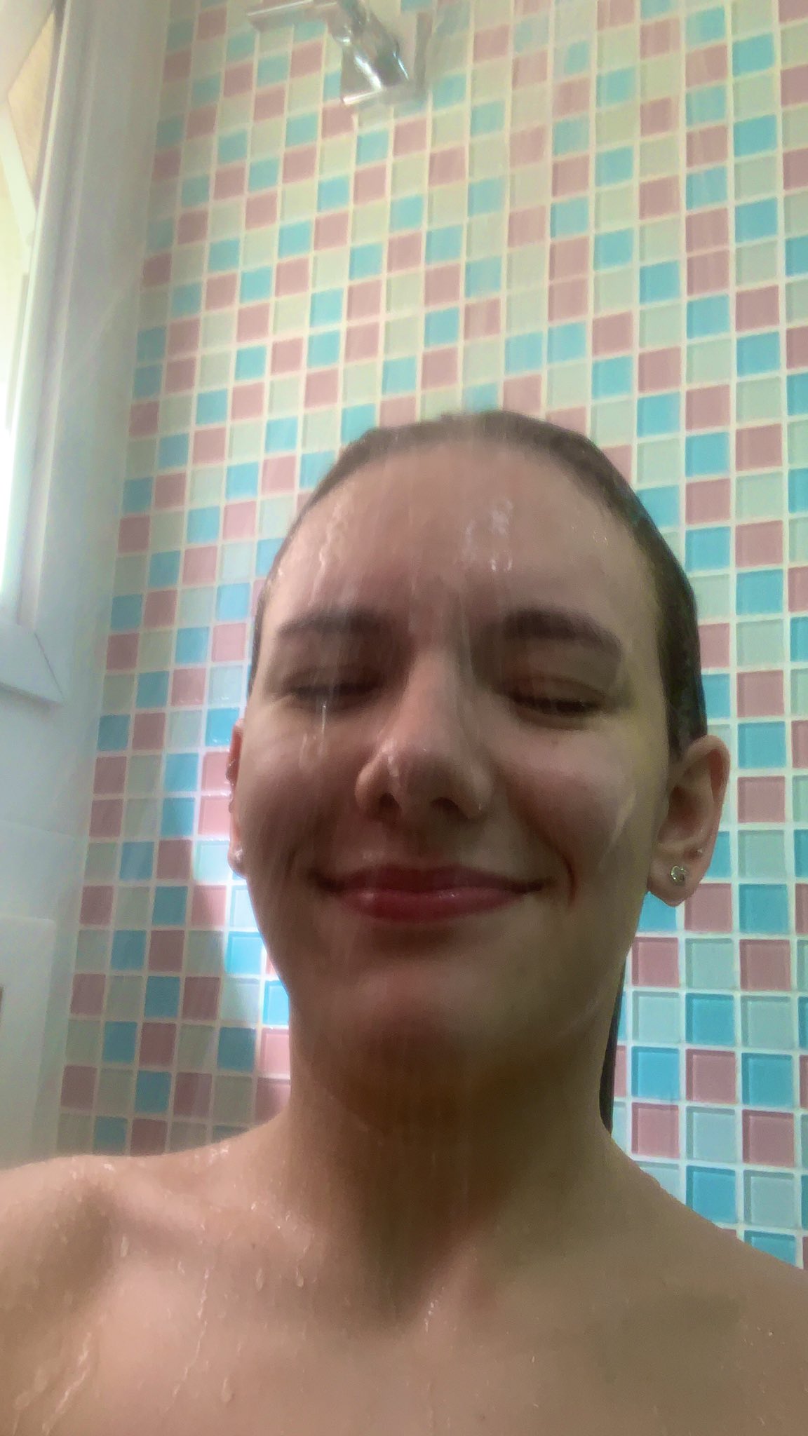 Becca Pires on Twitter: "foto minha no banho hj https://t.co/NDwq6bgygx