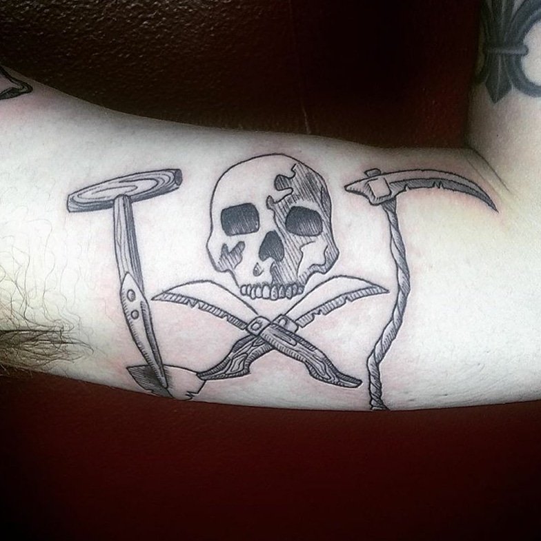 Hyena Tattoos On Twitter: "Jolly Roger By @Drztattoos #Jollyroger #Jollyrogertattoo #Skulltattoo #Skullart #Skull #Pirate #Piratetattoo #Lineworkandshading #Linework #Blackworktattoo #Blackandgraytattoo #Hyenatattoos Https://T.co/Di5Wxdyimh" / Twitter 785_x_784_jpg