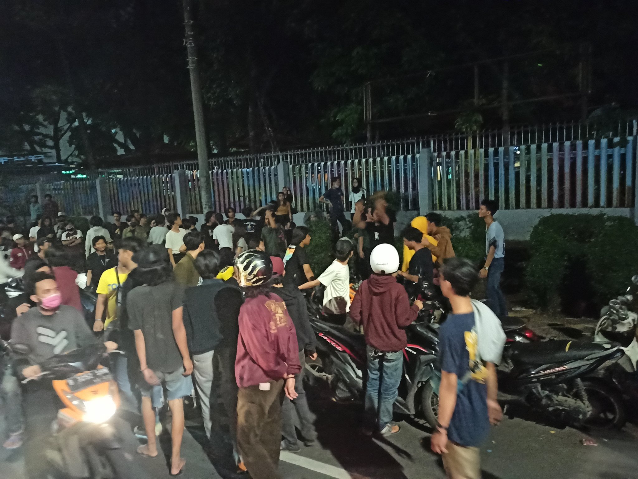 Mazzini On Twitter: "Ini Yang Berantem Karena Tarohan Balap Lari Liar, Terus Yang Kalah Gak Bayar. Https://T.co/Kqhwfamxnl" / Twitter