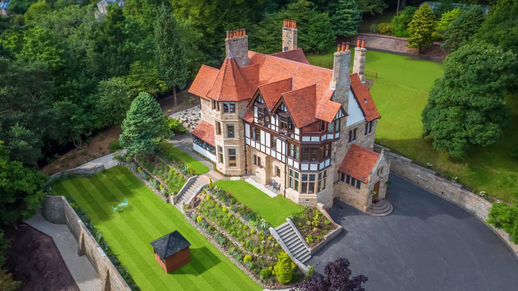 Andy Robertson neighbours with Sir Alex Ferguson after buying £