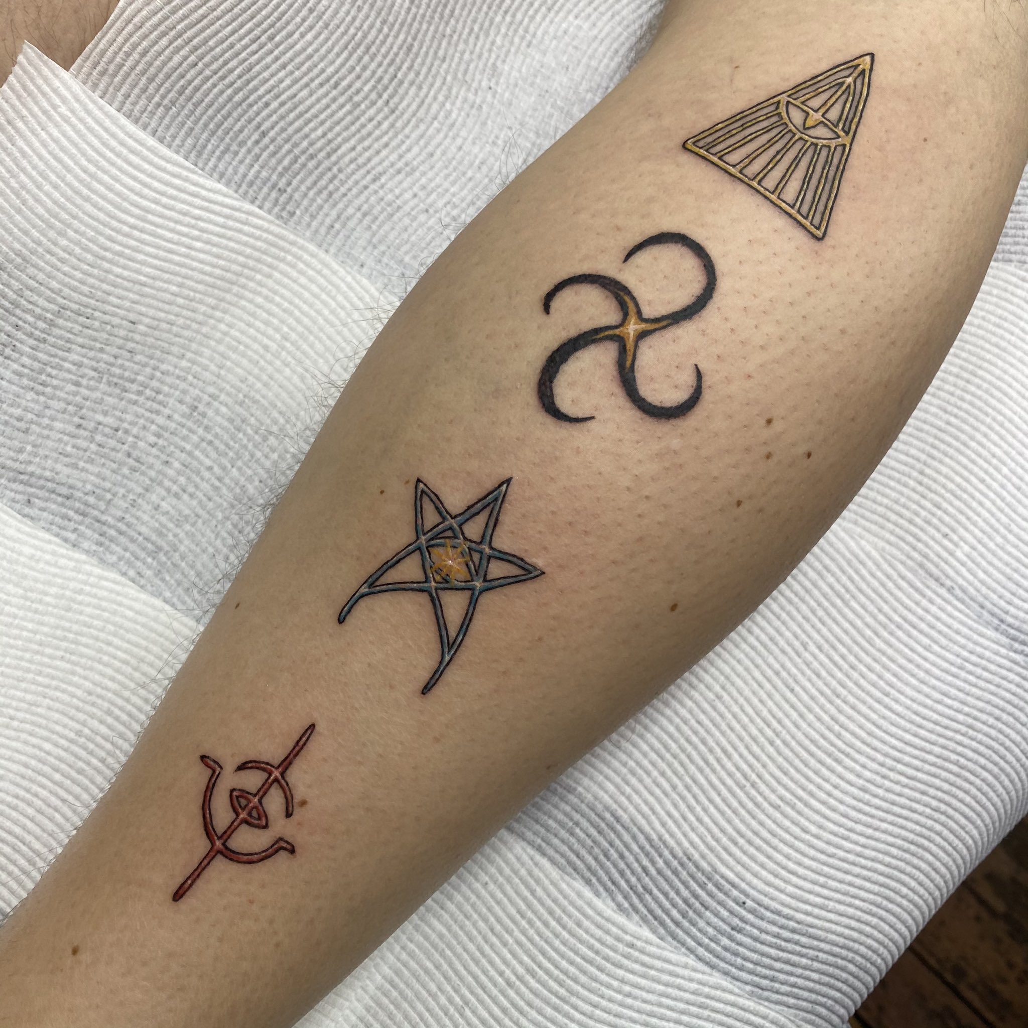 Elias Kelleher On Twitter: "@Vaatividya I Got Me Some Caryll Runes Tattoos. Five Years Of Wanting These. So Happy With How They Turned Out. #Bloodborne #Fromsoftware #Tattoos #Caryllrunes Https://T.co/Xgzvzz47Ju" / Twitter 2048_x_2048_jpg