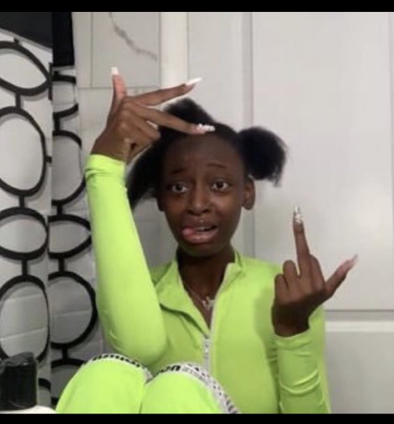 A twitter user with the handle @slimsantana_ took to the micro blog platform to display her own version of the bussitchallenge which raised outrageous comments, and reactions. Slimsantana Buss It - Twitter Reacts To Slim Santana S ...