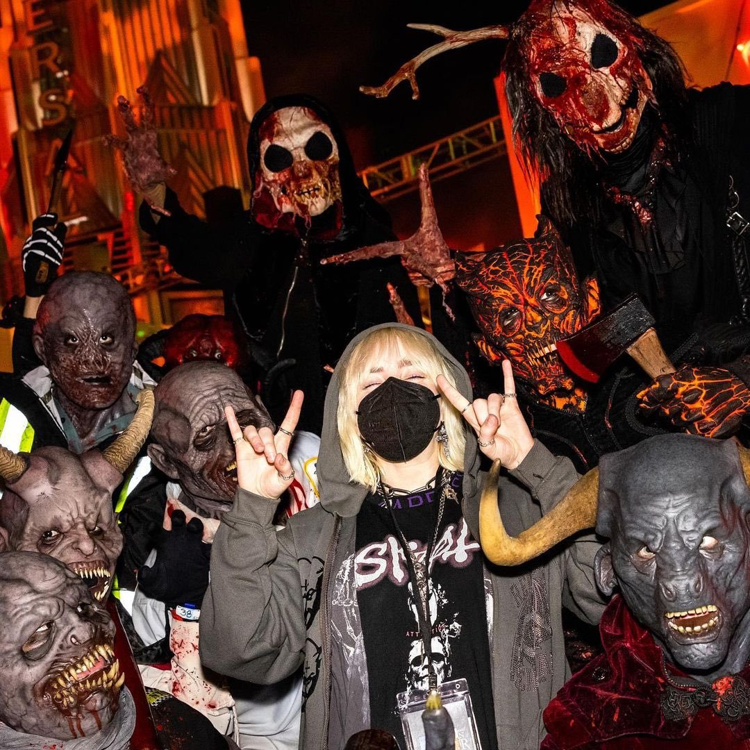 Billie Eilish: The Experience On Twitter: "Billie Eilish No "Halloween Horror Nights" Em Los Angeles. Https://T.co/3Vlyqbep67" / Twitter