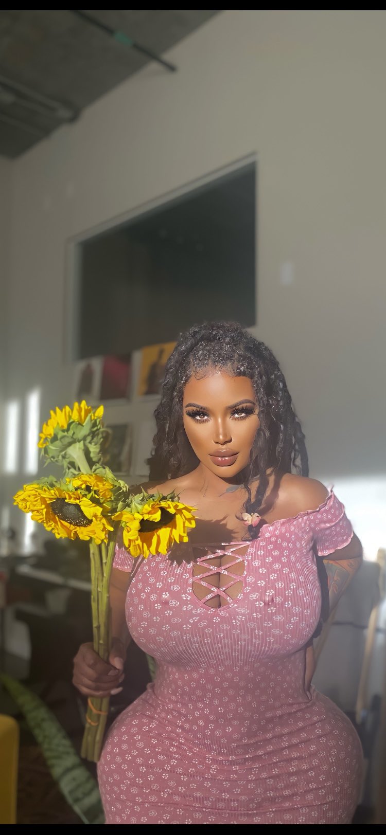 TW Pornstars - 2 pic. OF 💌 Raychiel. Twitter. 1:56 AM - 21 Dec 2021