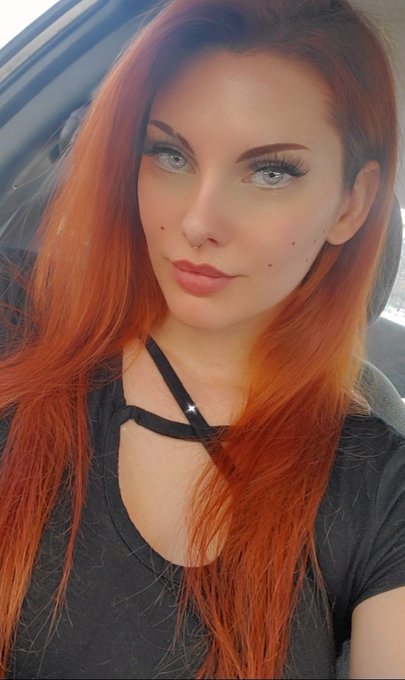 TW Pornstars - Lilith LUST. Fotos y vídeos de Twitter.