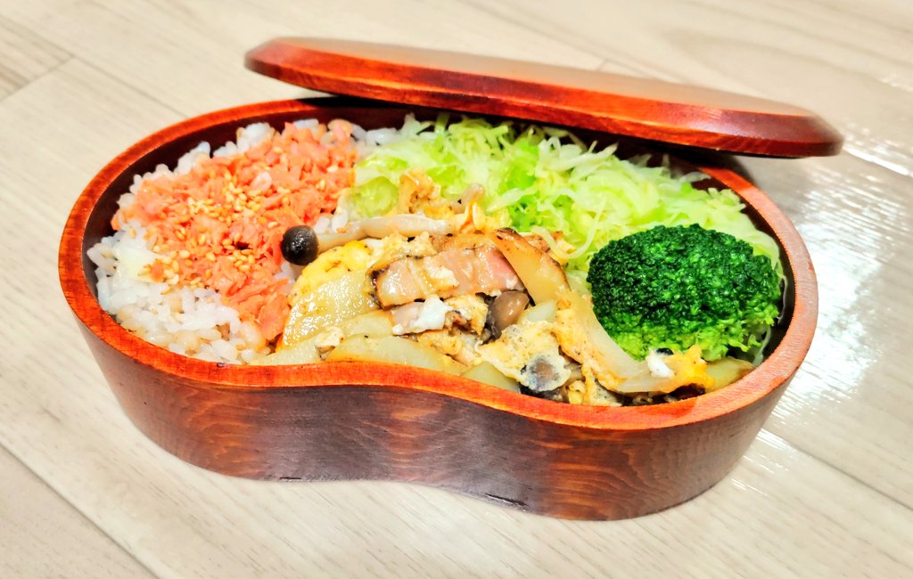「じゃがベーコンしめじスクランブルエッグ! 久しぶりにごはんの弁当! 」いちはらさん🍕のイラスト