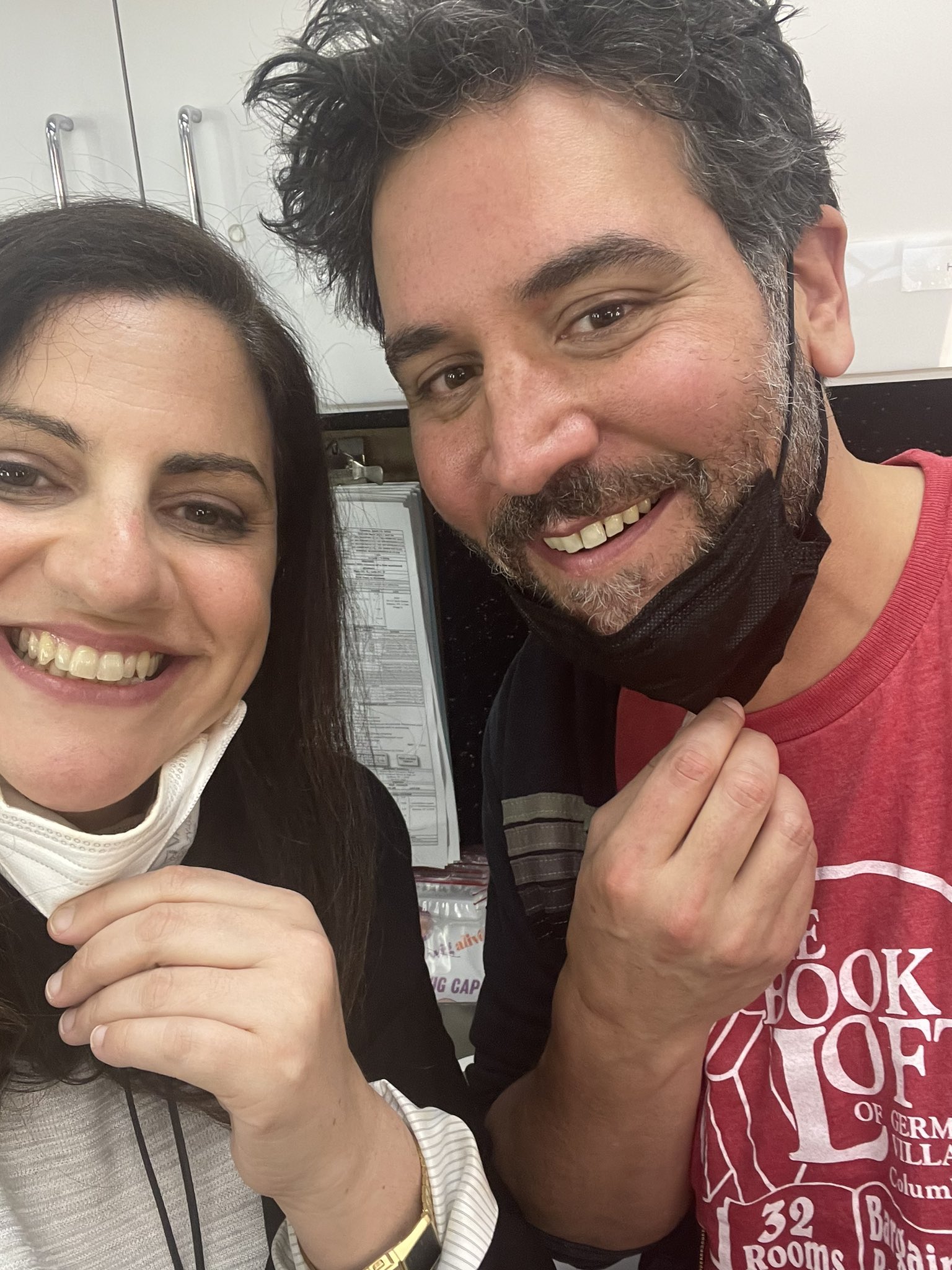 Taffy BrodesserAkner on Twitter to JoshRadnor, who has