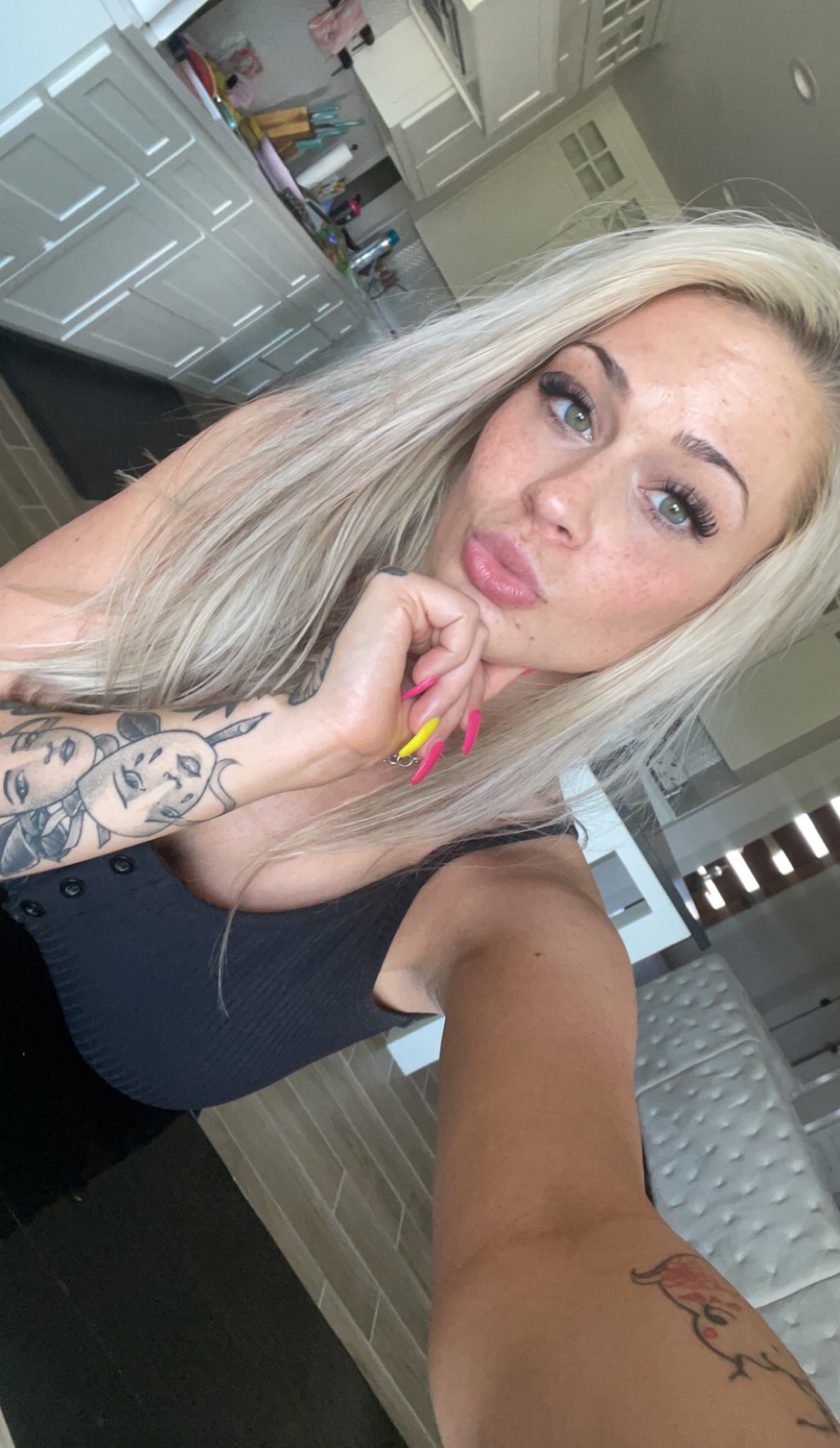 Brooke Christine ☆ on Twitter: "ur bf’s fav https://t.co/Gl1WJEOLwO