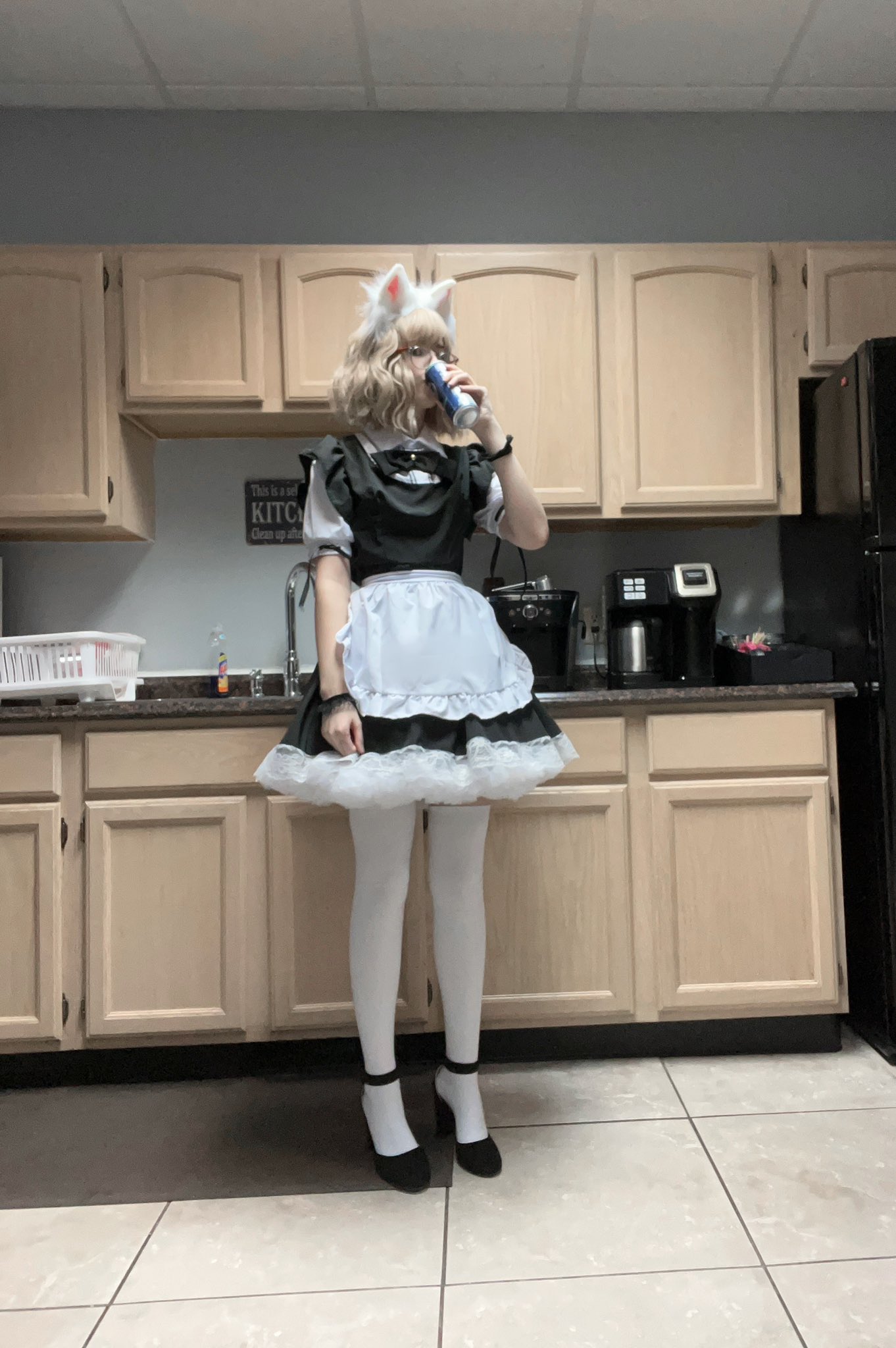 sharkparty 💗 on Twitter: "break room https://t.co/L7FAer54Hg" / Twitter