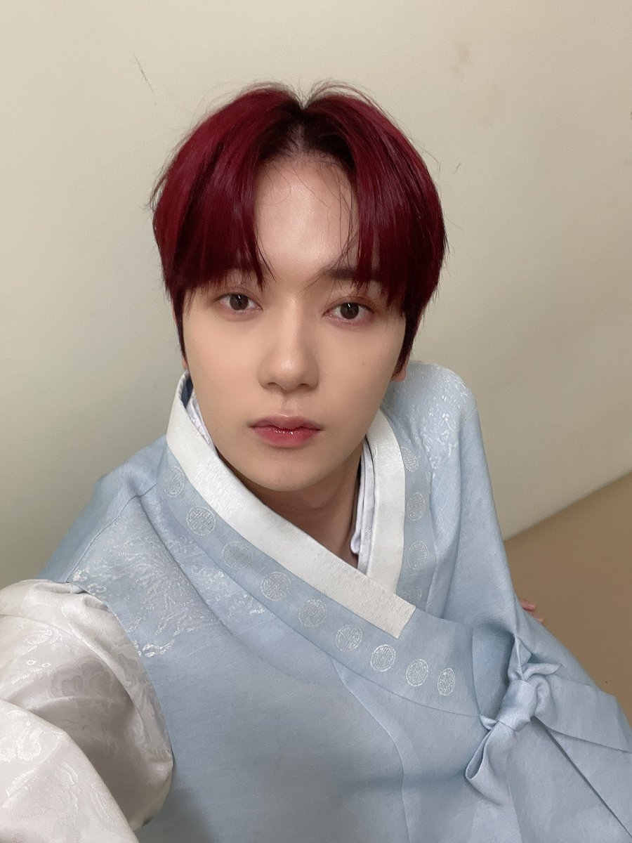 OMEGA X on Twitter "[OX] 옛날에도 자연 와인색이 있었을까..? OMEGA_X 오메가엑스 예찬