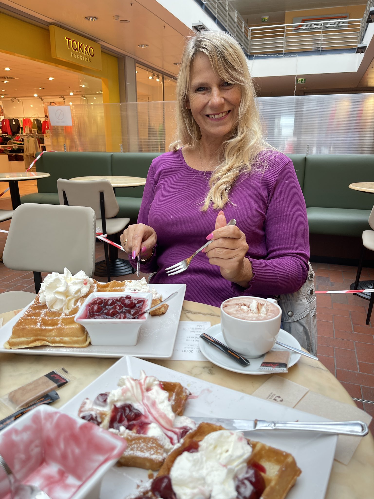 TW Pornstars - SweetSusiNRW. Twitter. Erst mal bisschen was gönnen dann