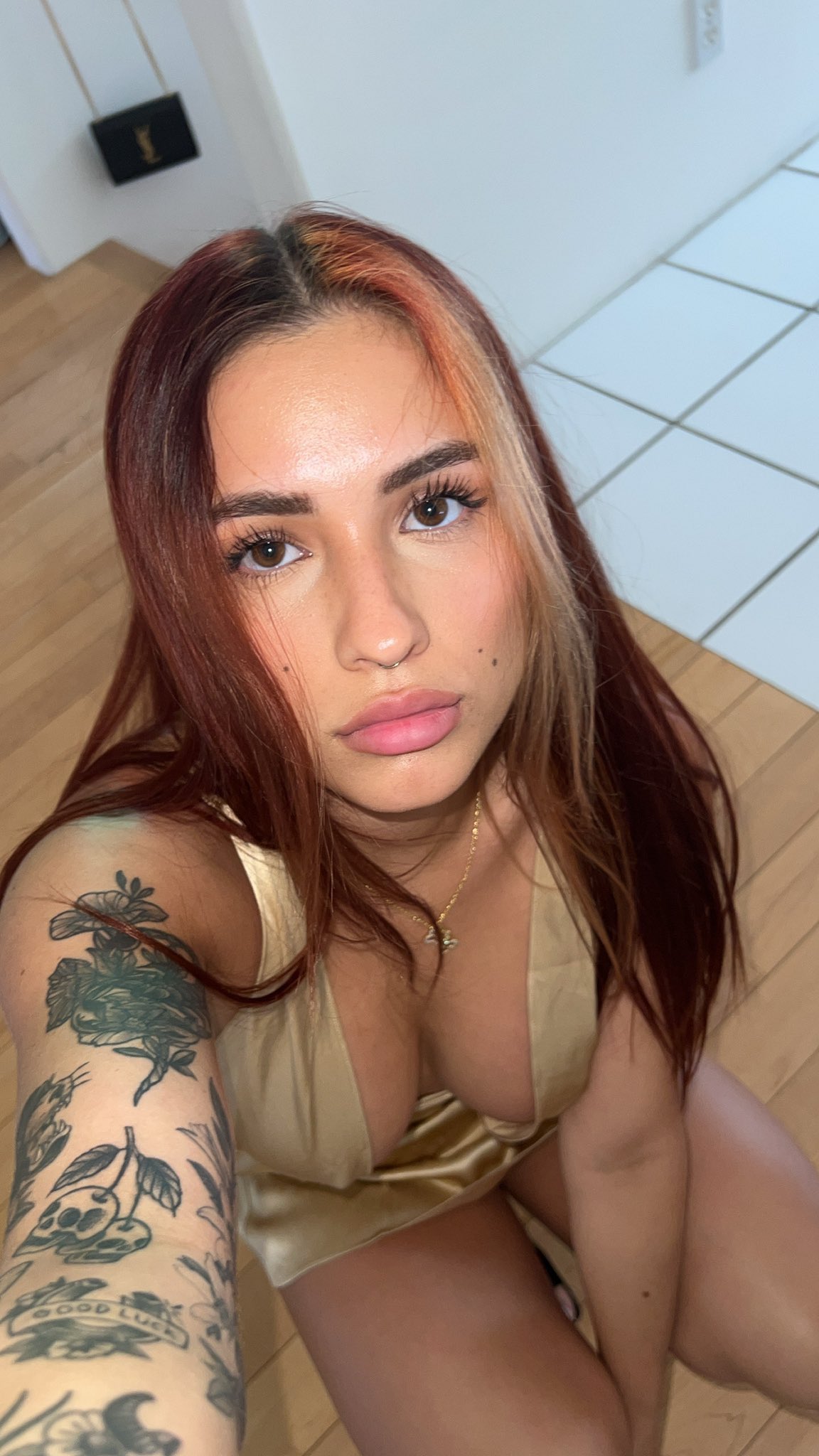 Lavaxgrll on Twitter: "is there something I can help you with? https://t.co/qOPGpeOwV1" / Twitter