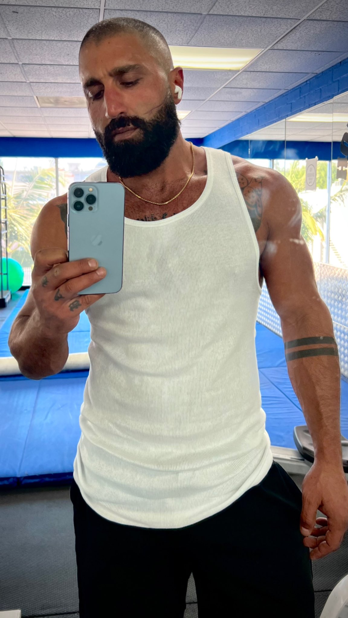 TW Pornstars - 1 pic. Sharok. Twitter. Beard or no ? ( pics taken a few