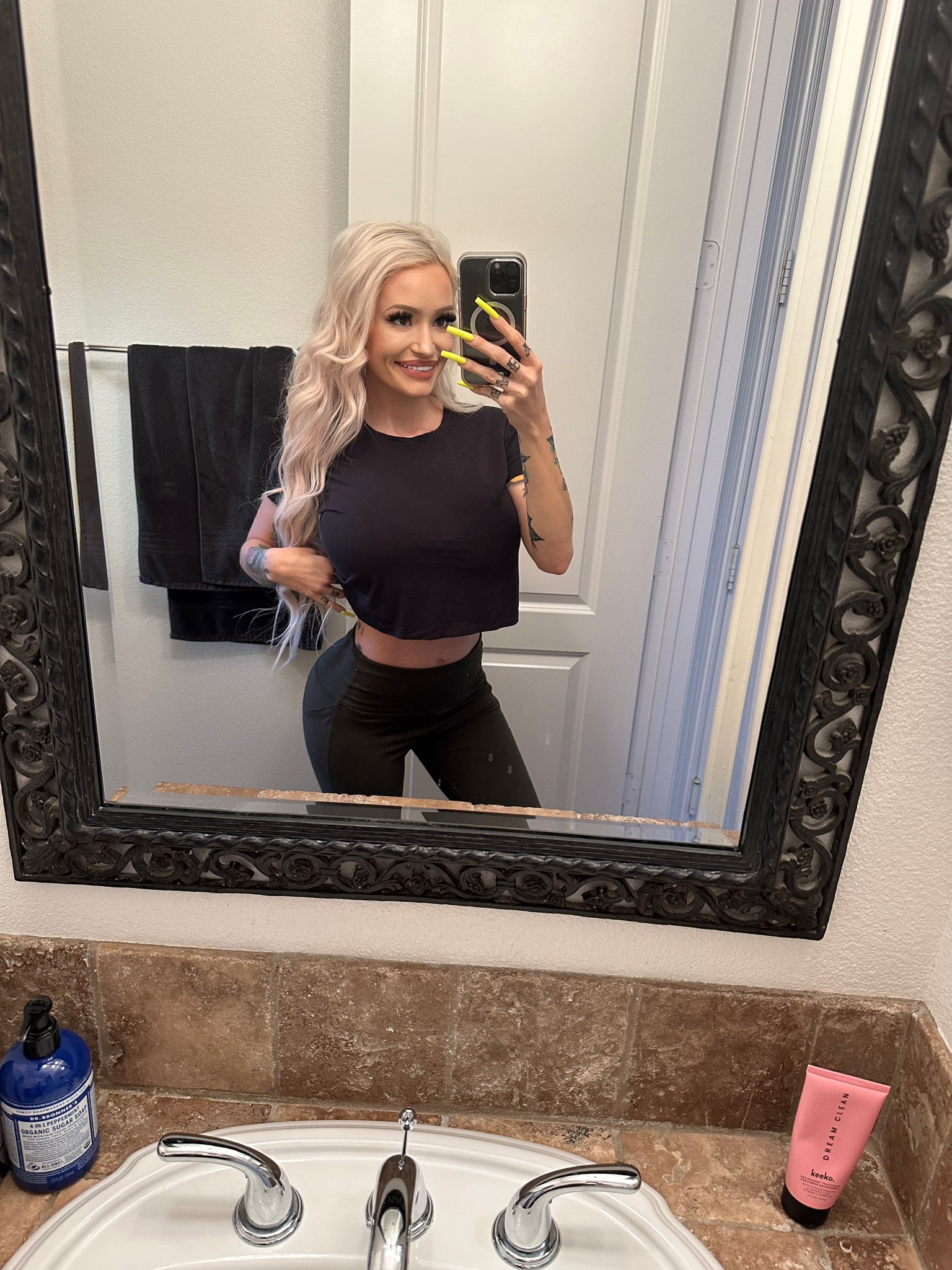 TW Pornstars - 1 pic. Isabella James👽. Twitter. RT for Sunday funday 🫶🏼