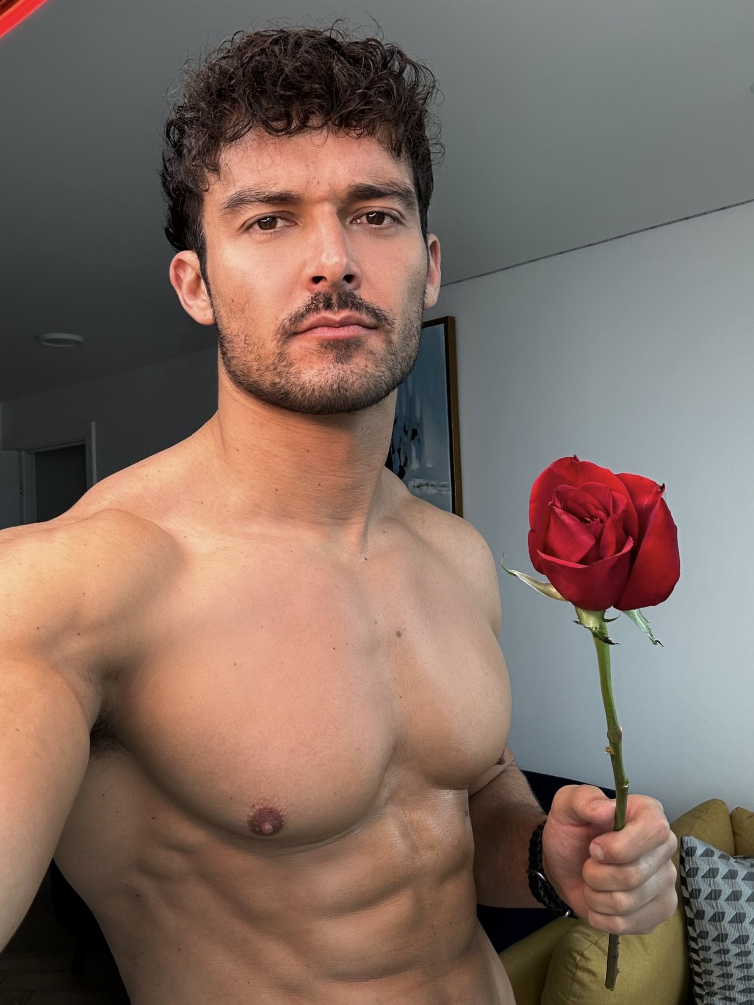 J. (Top 0.5 onlyfans) on Twitter "Roses are red🌹 , Violets are blue