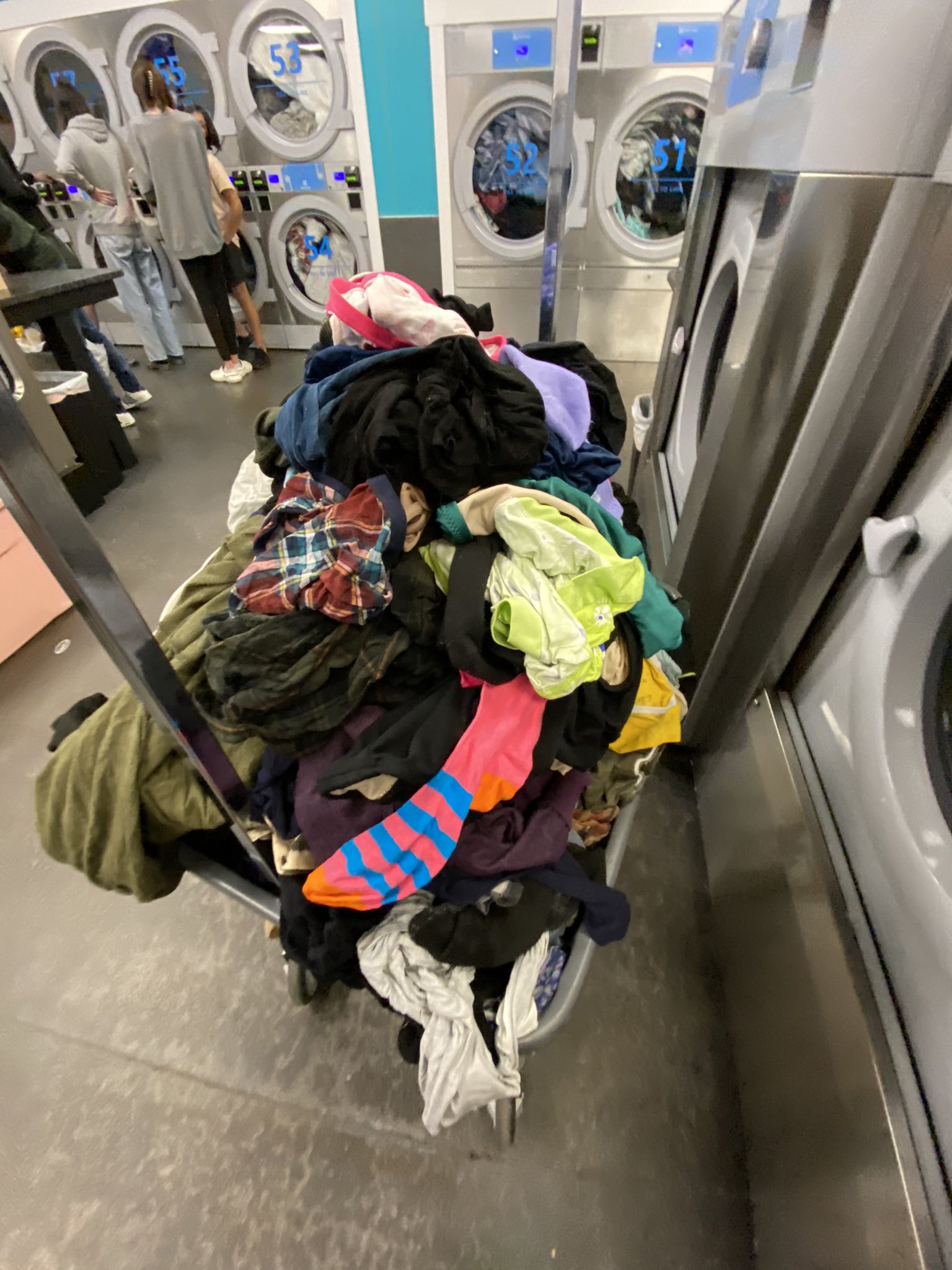 hanna_bananabis on Twitter "I’m at the laundromat cleaning my mound of