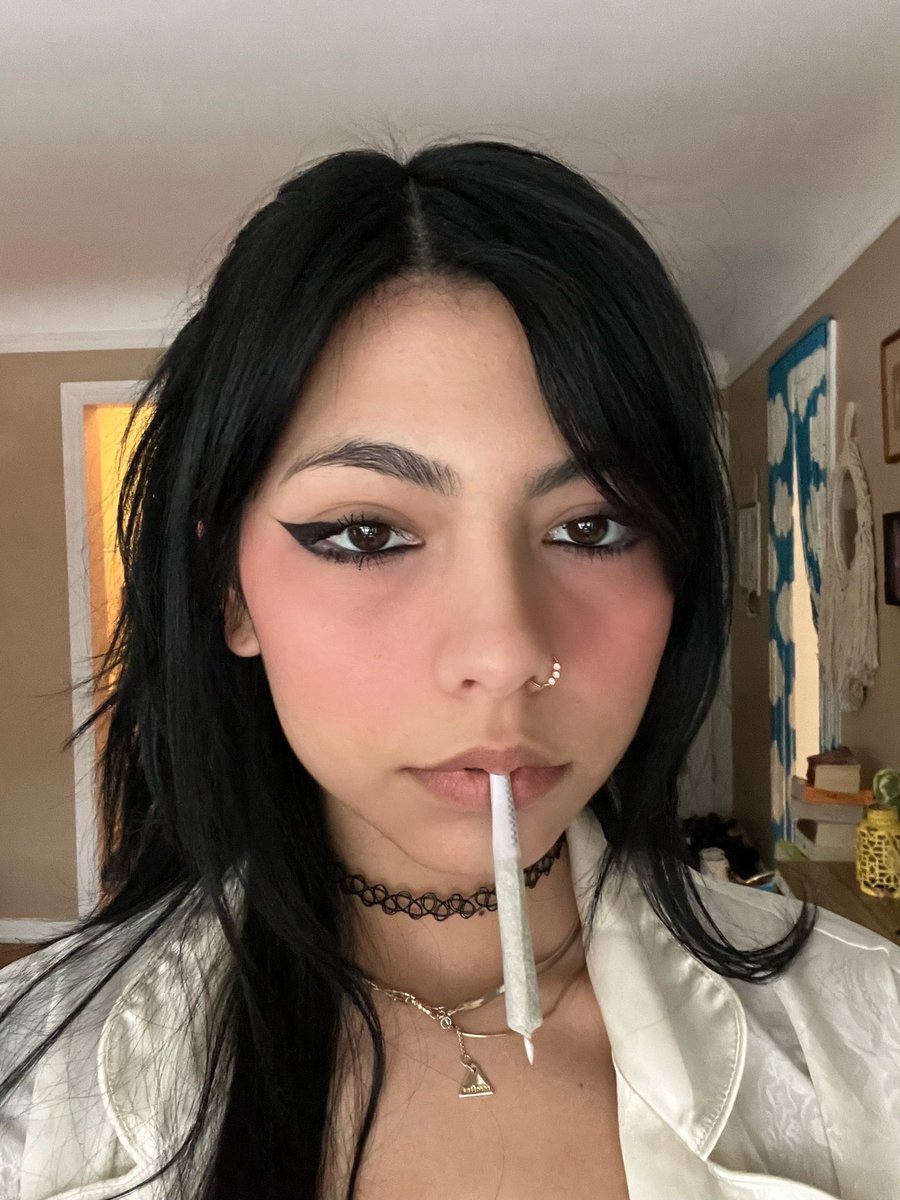 𝔸𝕟𝕘𝕖𝕝𝕒𝕛ଘ(੭*ˊᵕˋ)੭ on Twitter: "hey, what’s up 😮‍💨"