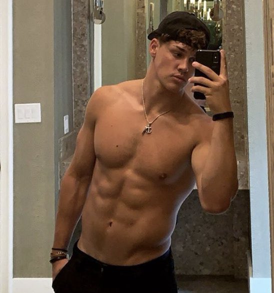 MaleCelebThirst on Twitter: "I want Noah Beck’s dick so bad 😈"