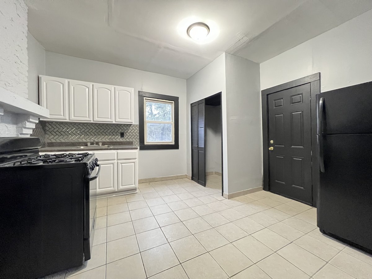 Shio working on comms on Twitter "RT catskid100 3 bedroom apt in