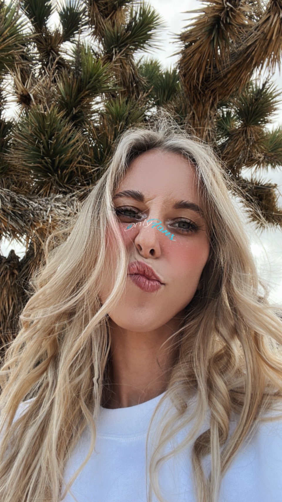 TW Pornstars - 1 pic. MOREMILLIE.COM💘Millie Morgan. Twitter. idk. 4:55