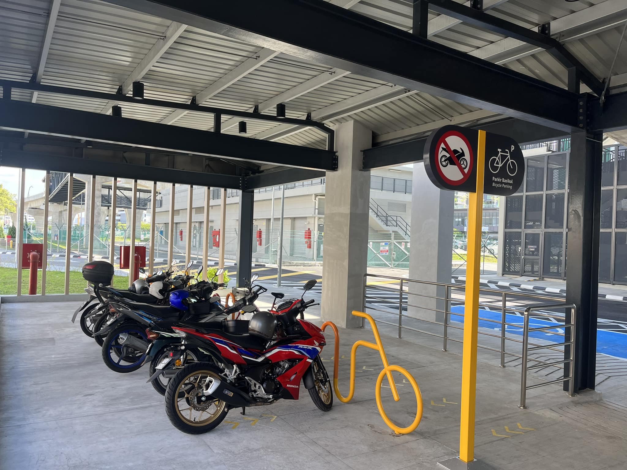 Slainthayer on Twitter "Yet another case of indiscriminate parking of motorcycles. Fine them