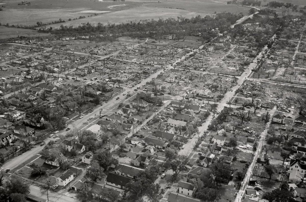 Oklahoma Tornadoes 🌪️ on Twitter "The Blackwell tornado seems to stand out more so than others