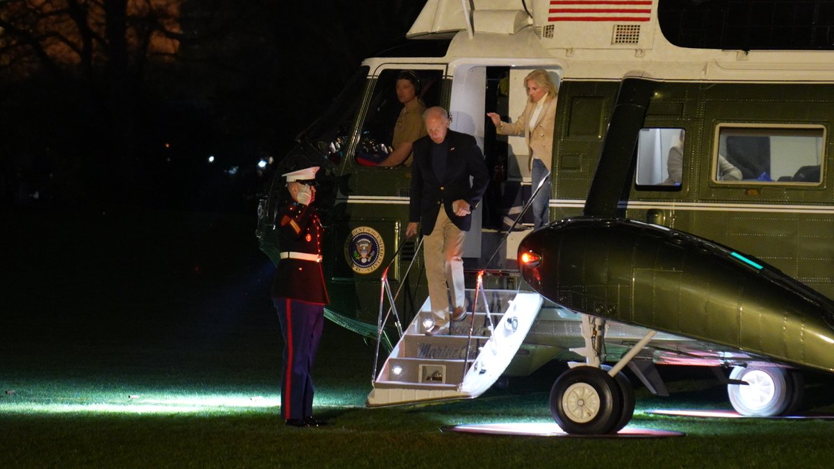 Andrew Leyden on Twitter "The POTUS and FLOTUS disembark Marine One