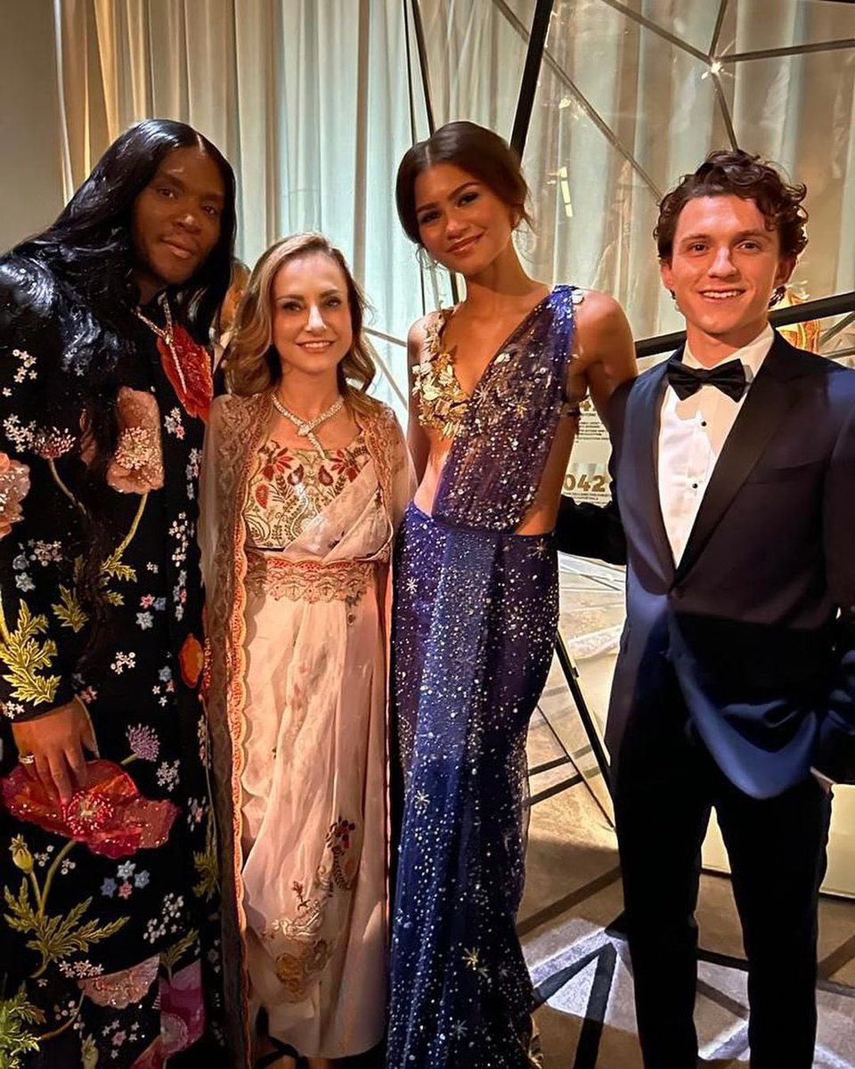 Zendaya Updates on Twitter "Zendaya, Tom Holland, Lucia Silvestri