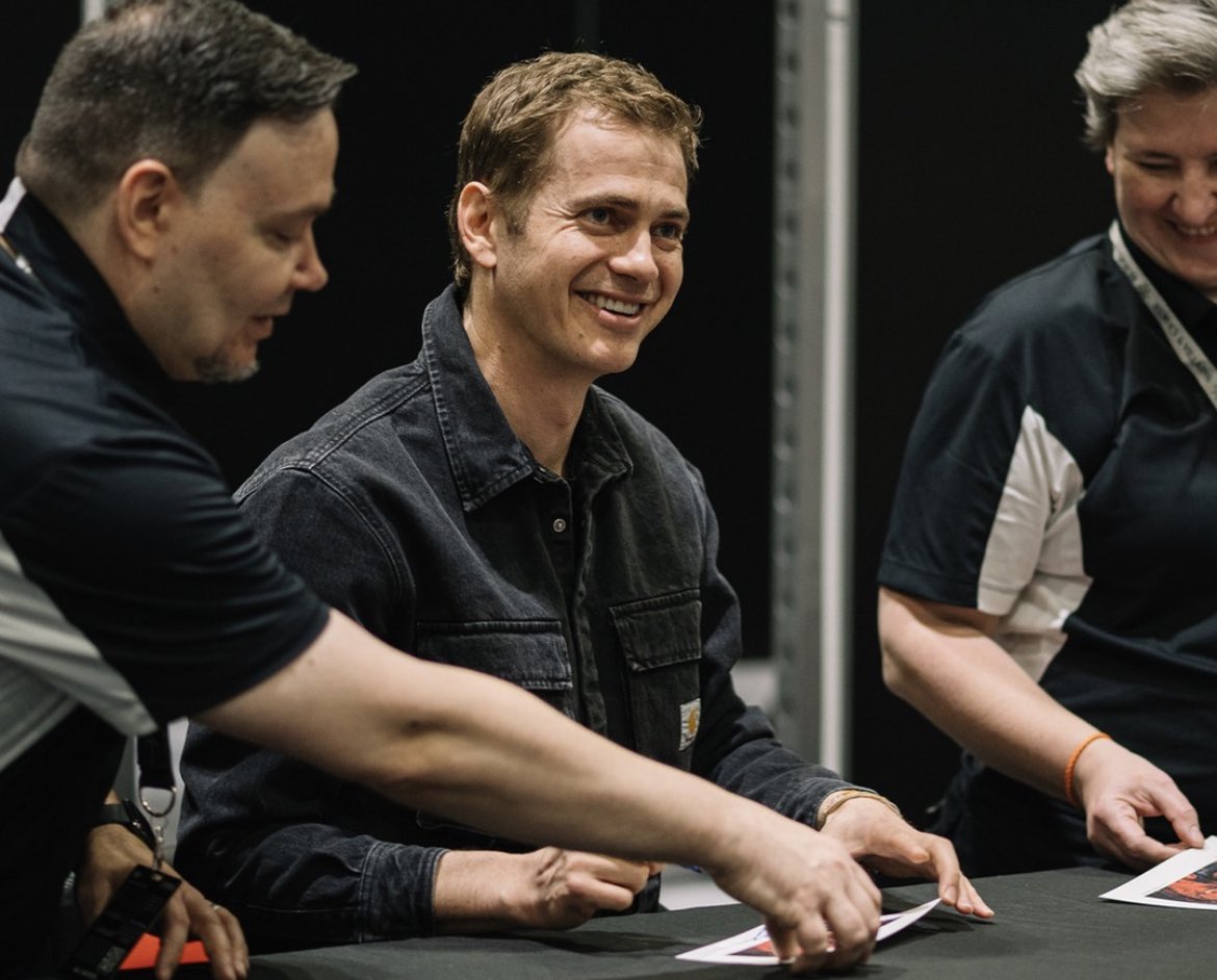Star Wars Holocron SWCE on Twitter "Hayden Christensen signing autographs at Star Wars