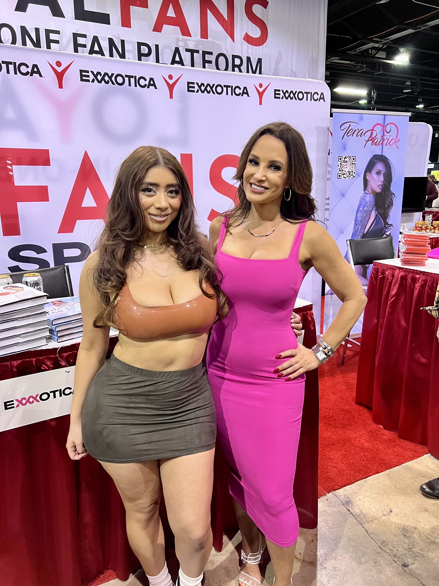 Lisa Ann on Twitter: "I loved catching up with @violetsaucy today @realloyalfans booth