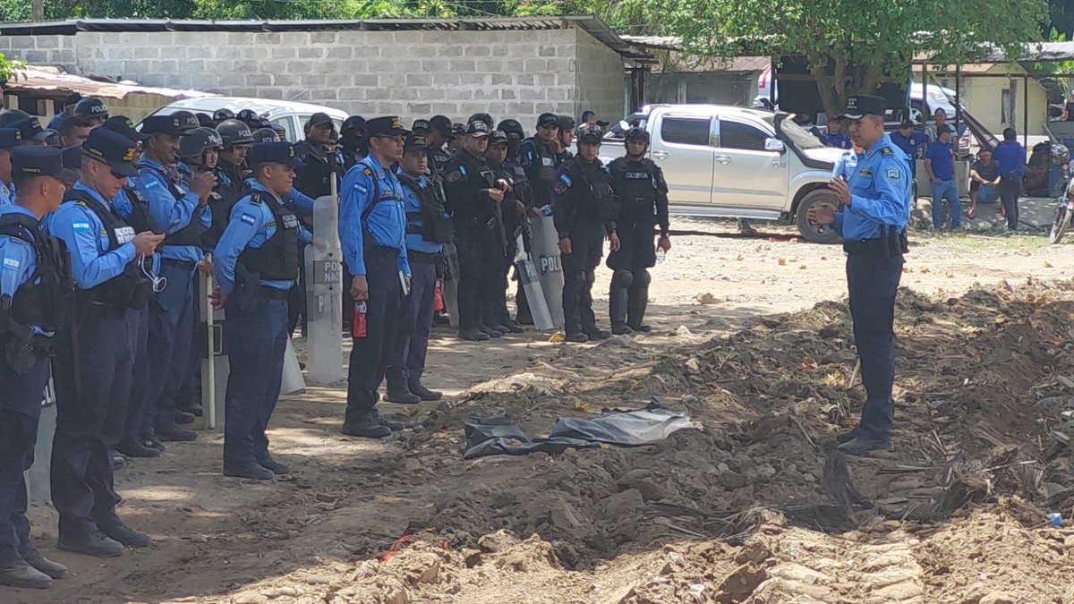 Policía Nacional de Honduras on Twitter "OperaciónPolicial🚨 Policía Nacional ejecuta desalojo