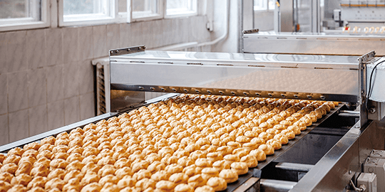 食品工場の仕事はきついって本当？仕事内容や向き・不向きも調べてみました | 工場求人コラム 食品工場｜業界別採用事例｜ロジテック カスタムコントローラ