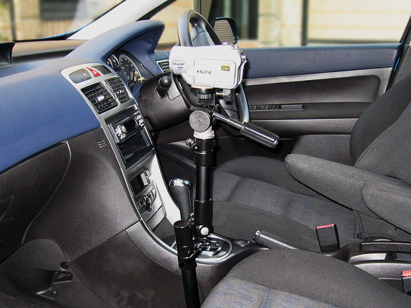 エバーグリーン、自動車向けのノートPC用アーム