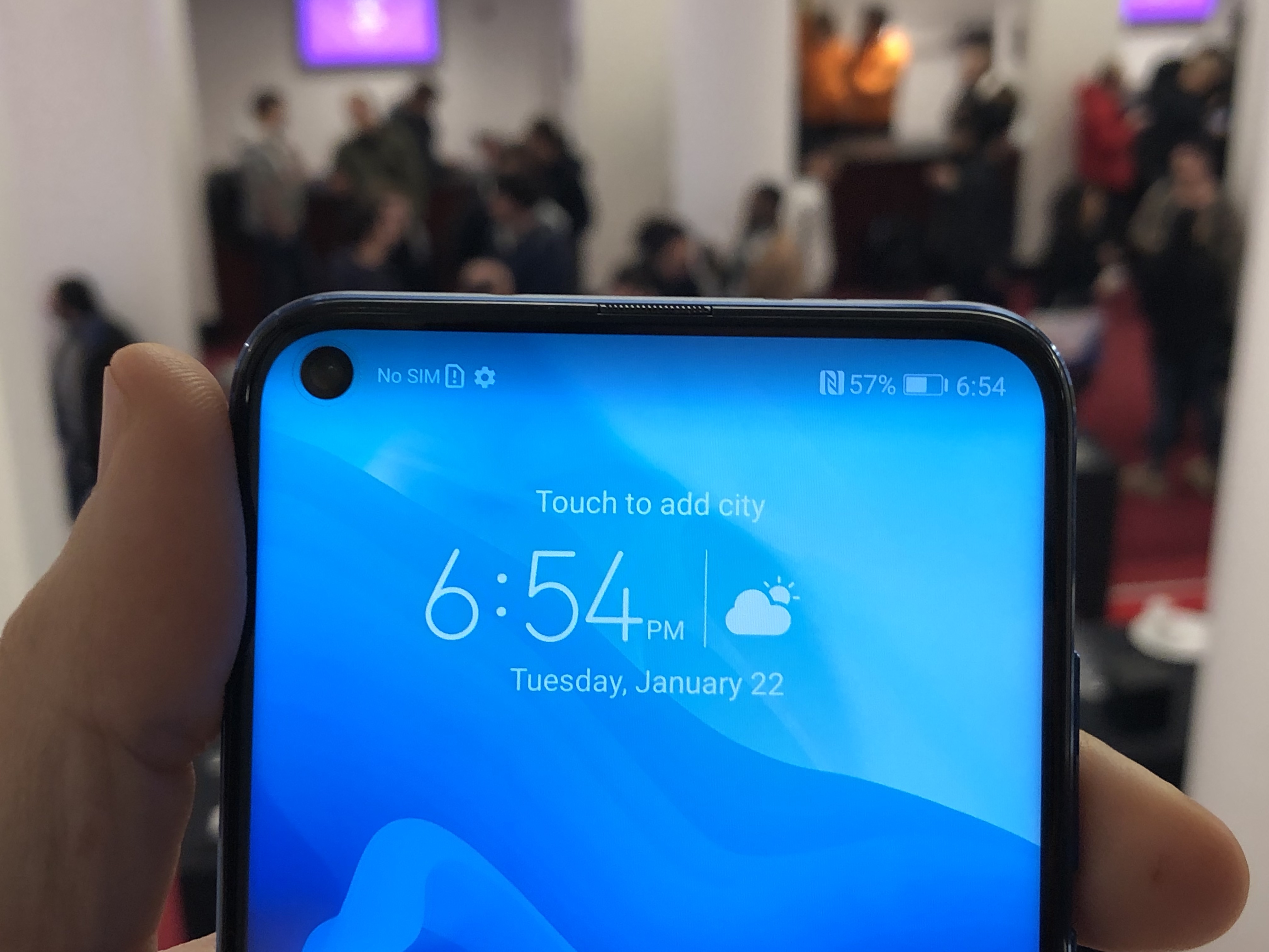 HolePunch Displays, 5G Smartphones Might Be The Trend in 2019 PC