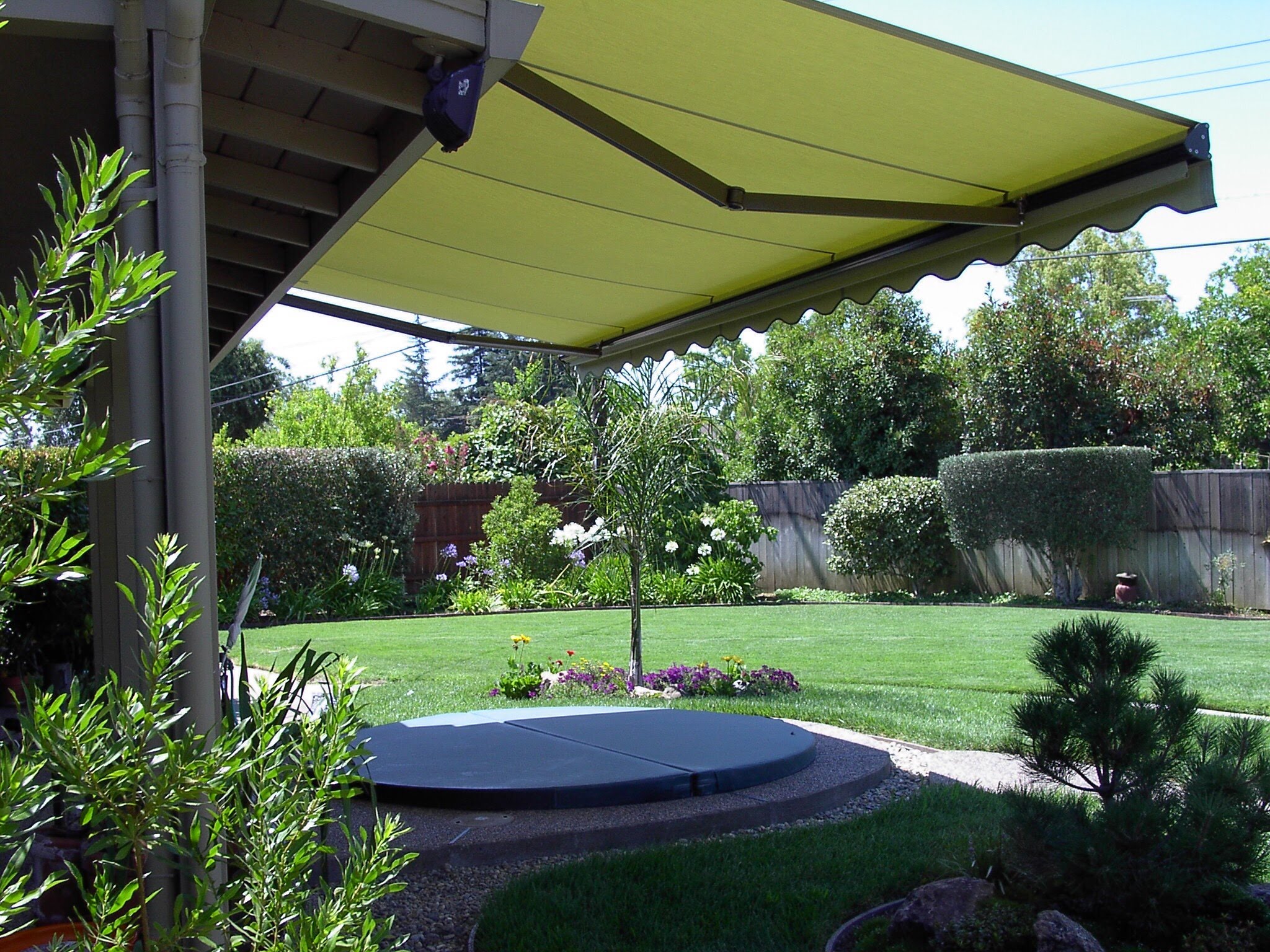 The Benefits of Installing a Retractable Patio Awning PCUNW