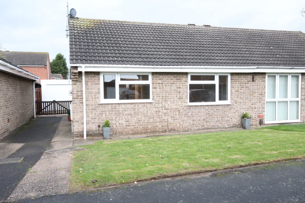 2 bedroom detached bungalow to rent, Lauder Close, Sinfin, Derby DE