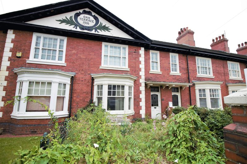 3 bedroom town house for sale, Newcastle Road, Leek, Staffordshire ST