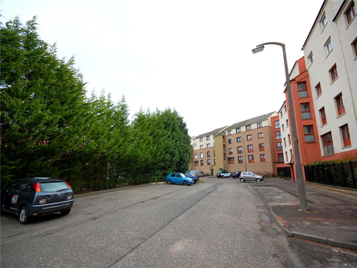 2 bedroom flat to rent, Clovenstone Gardens, Kingsknowe, Edinburgh