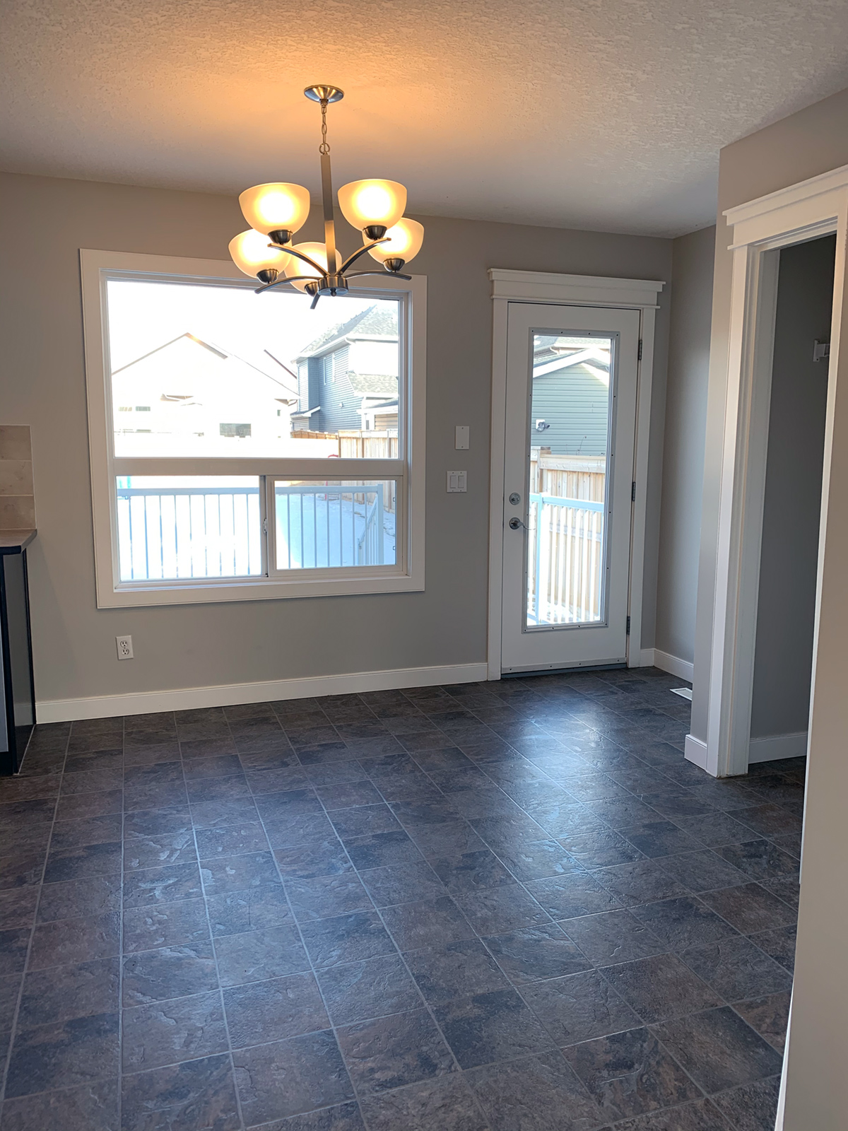 Airdrie Cozy 3 Bedroom Home in Ravenswood! Peak Housing Solutions
