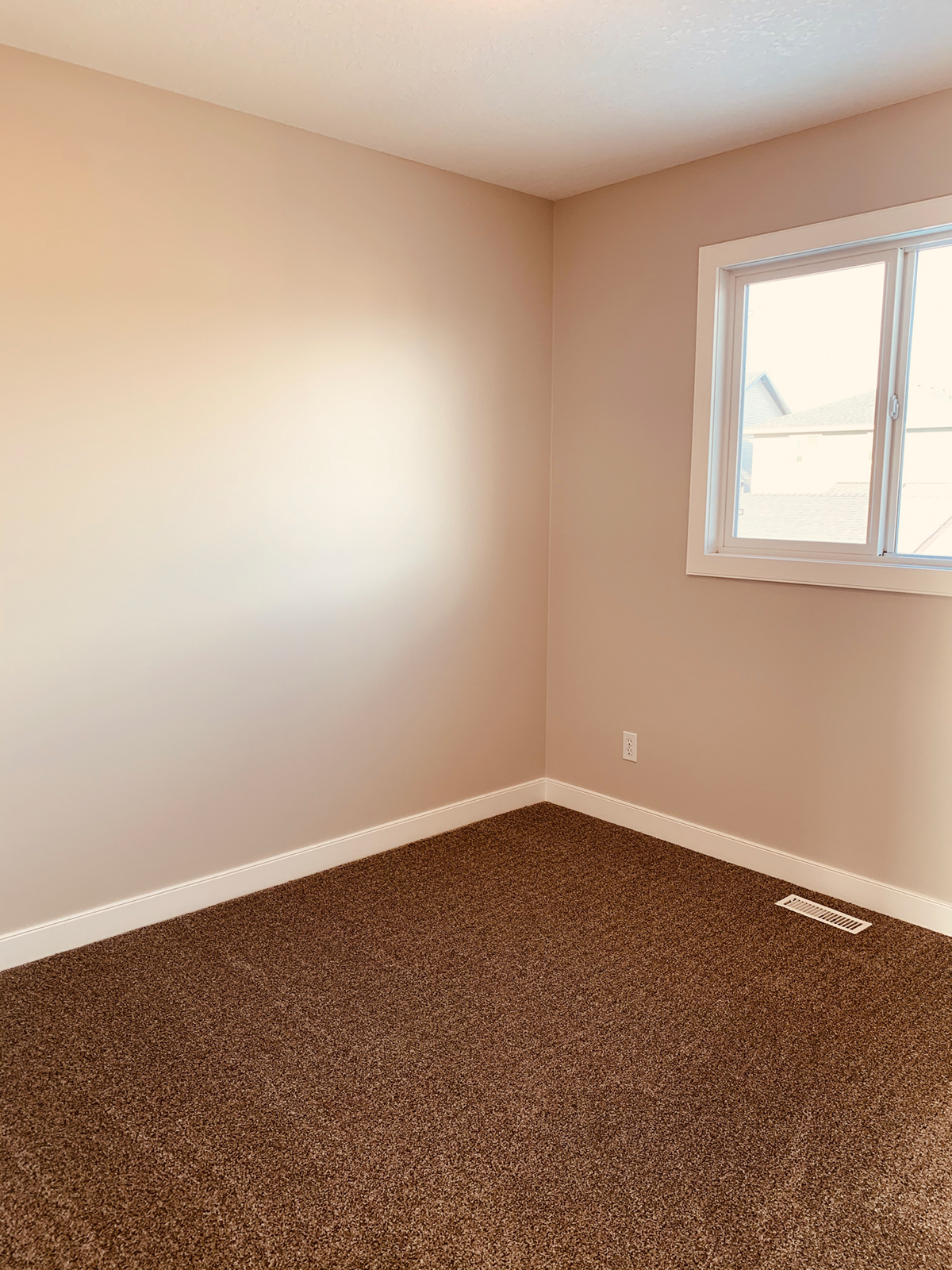 Airdrie Cozy 3 Bedroom Home in Ravenswood! Peak Housing Solutions