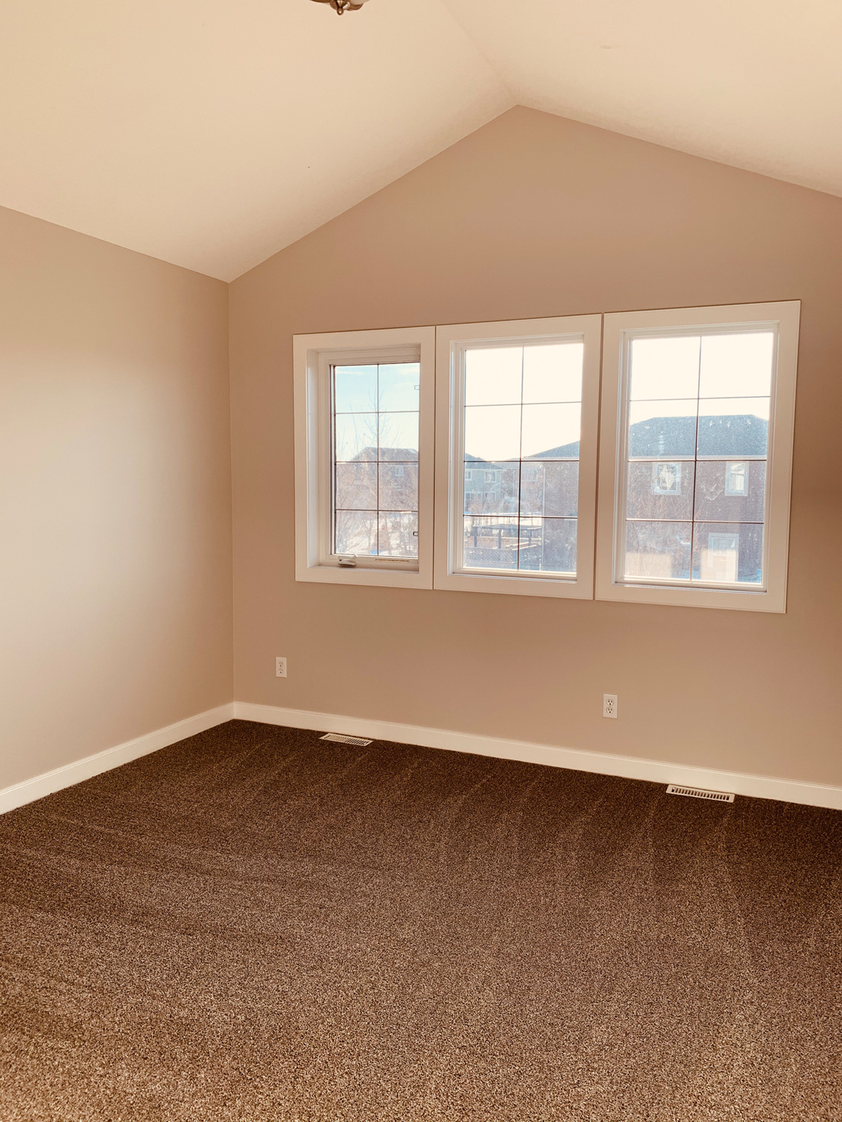 Airdrie Cozy 3 Bedroom Home in Ravenswood! Peak Housing Solutions