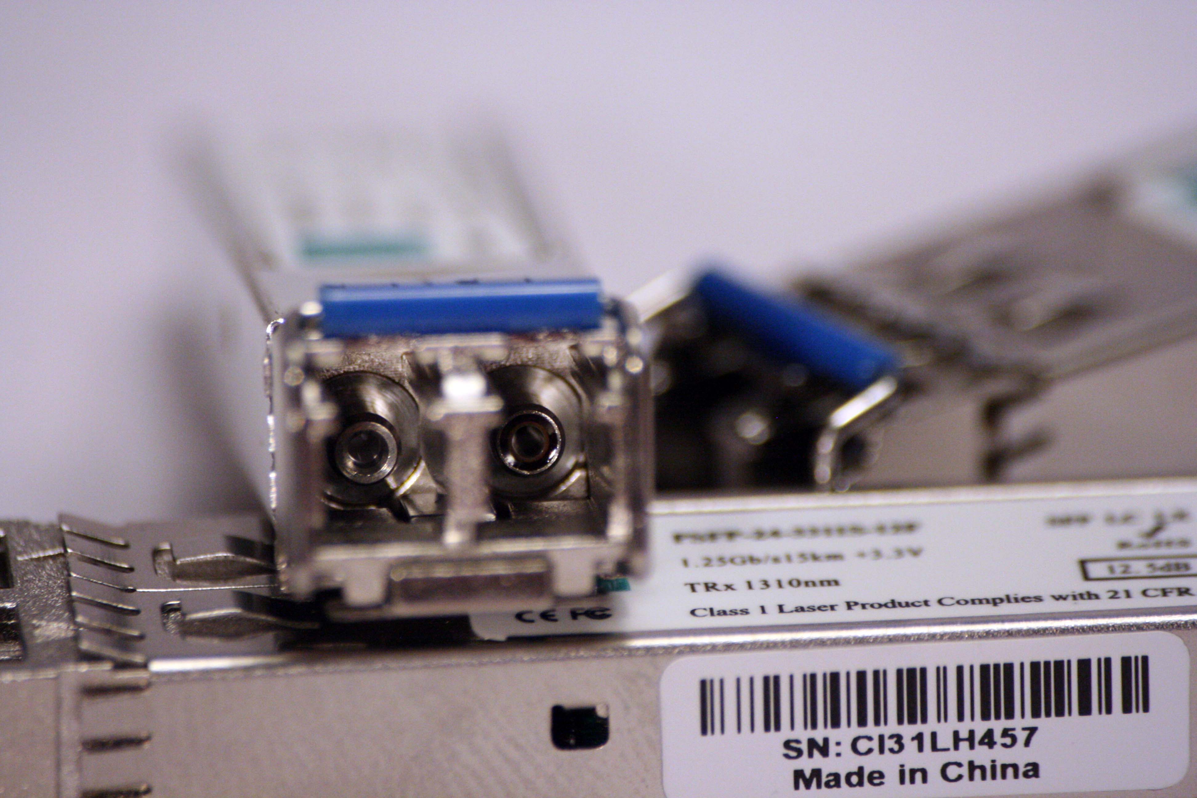 SFP-modules_closeup - PeakOptical A/S