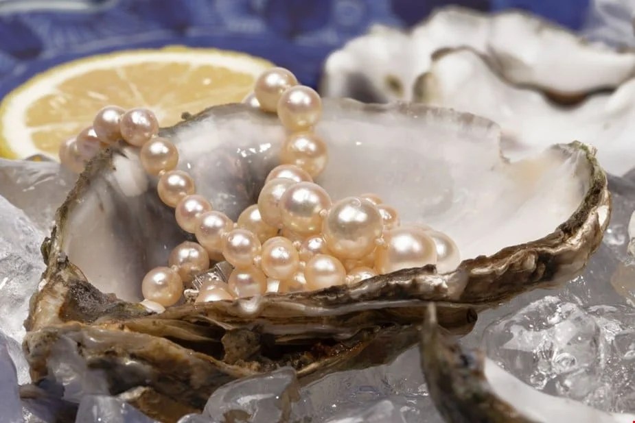 How Natural And Cultured Pearl Stone Are Formed